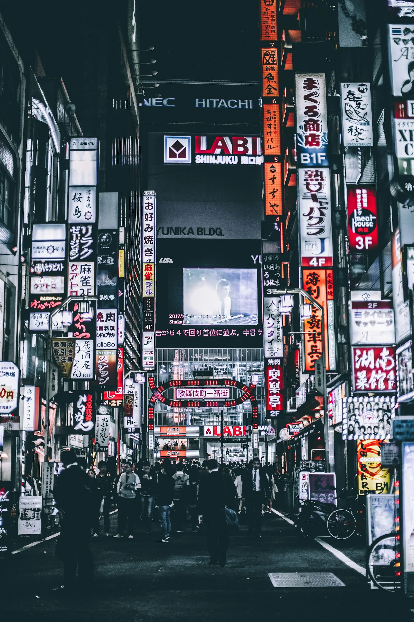 Photo of streets in Tokyo at night