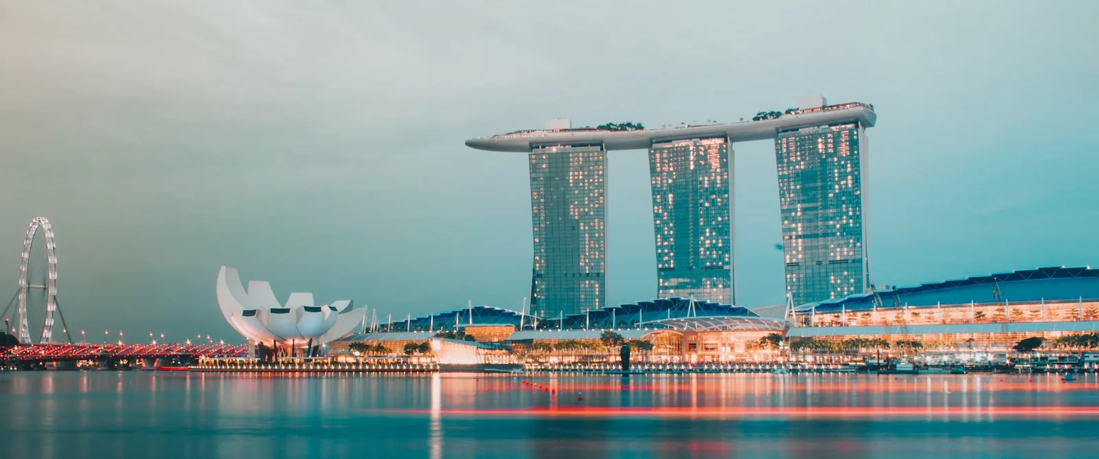 A picture showing the scenic beauty of Singapore 
