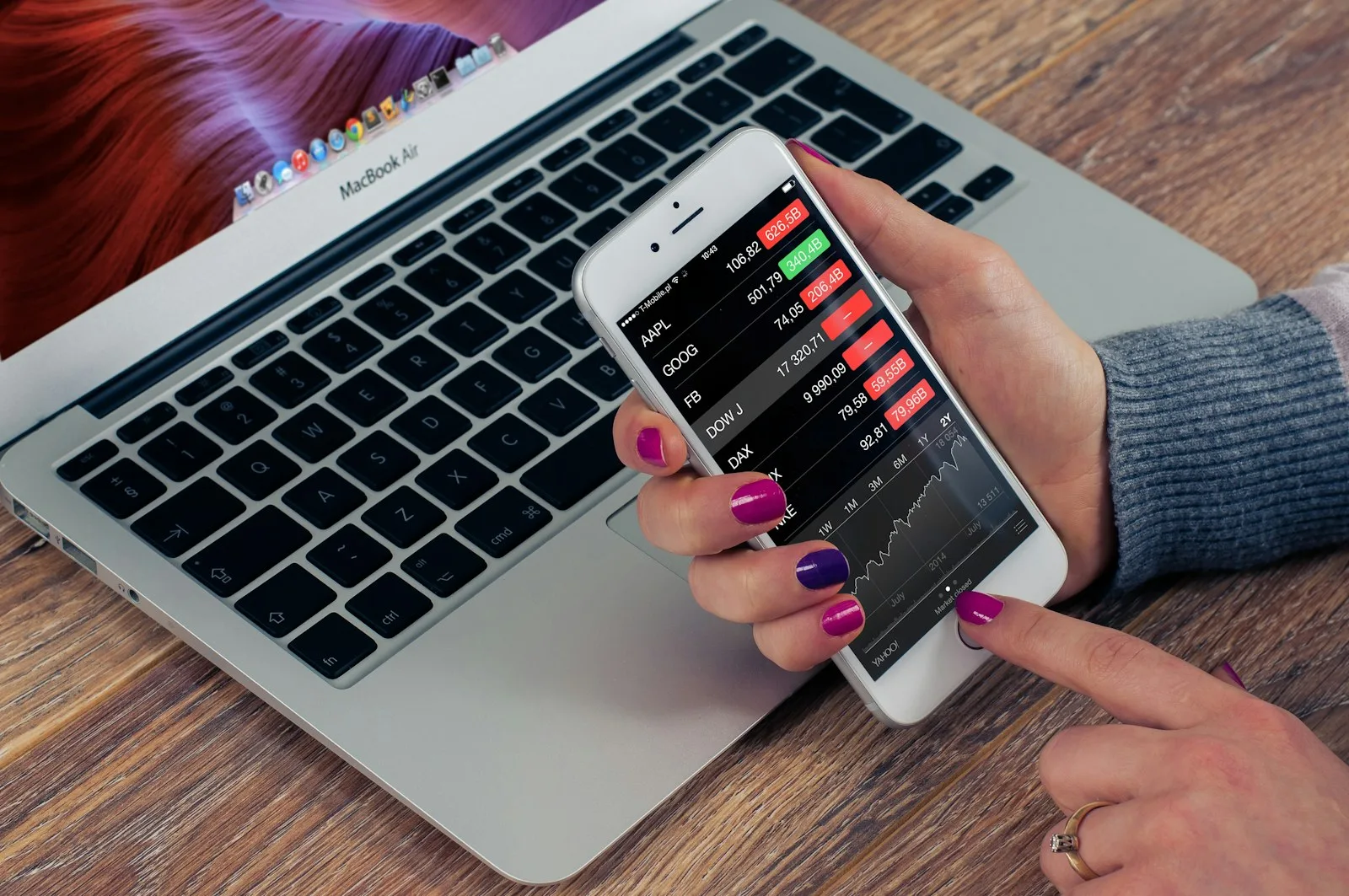 A person trying to make investments after choosing their investment platform