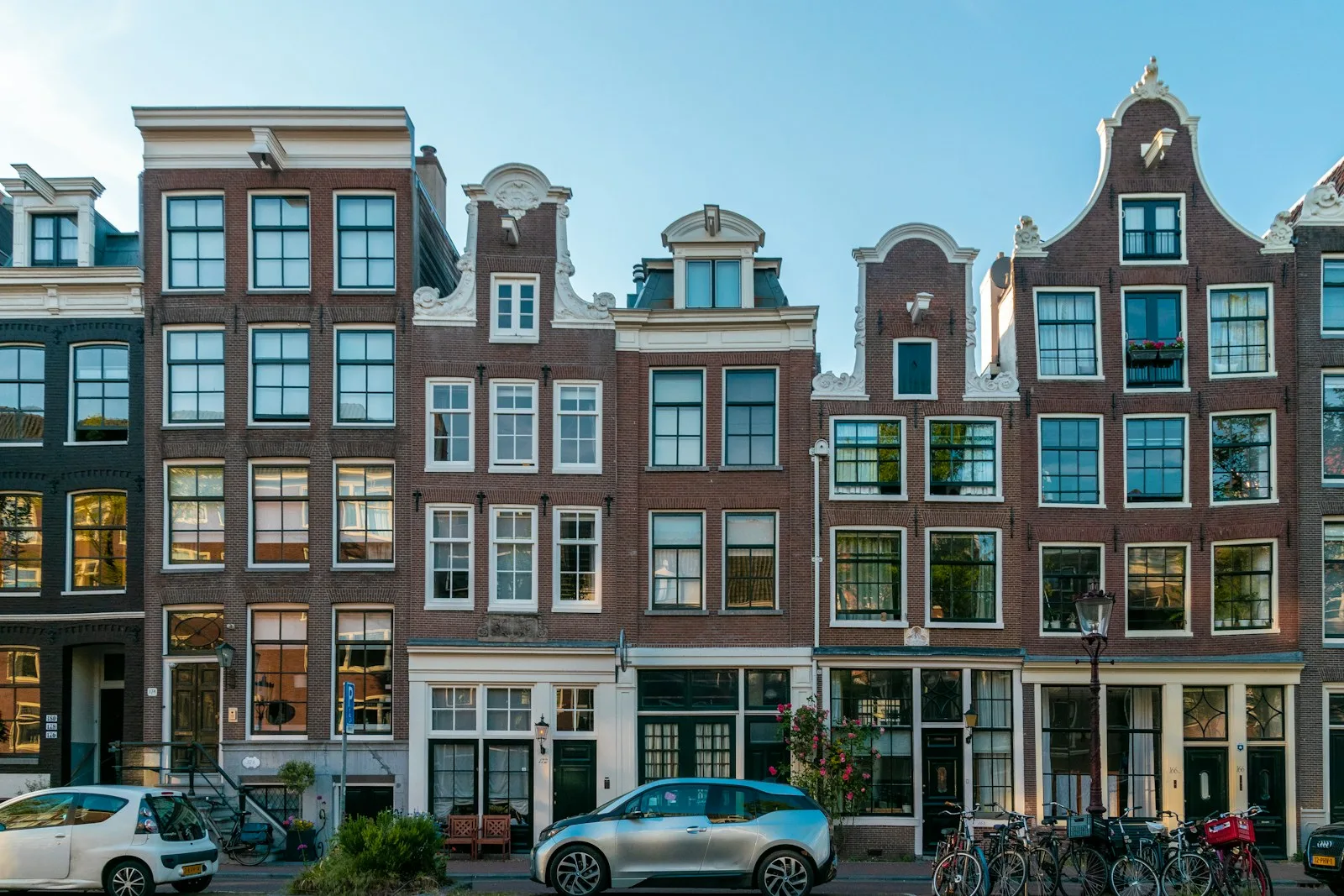 A street full of houses in Amsterdam