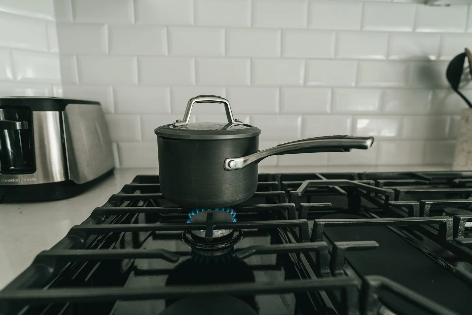 Image of a saucepan over a gas oven