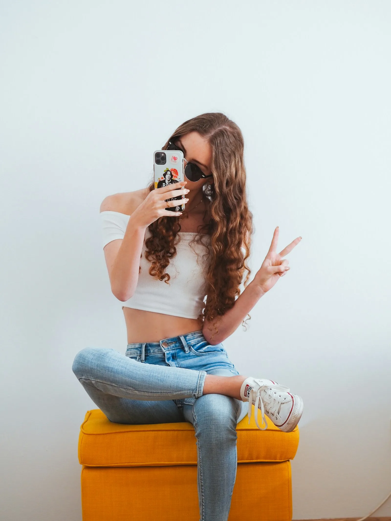 Image of an influencer posing with her mobile